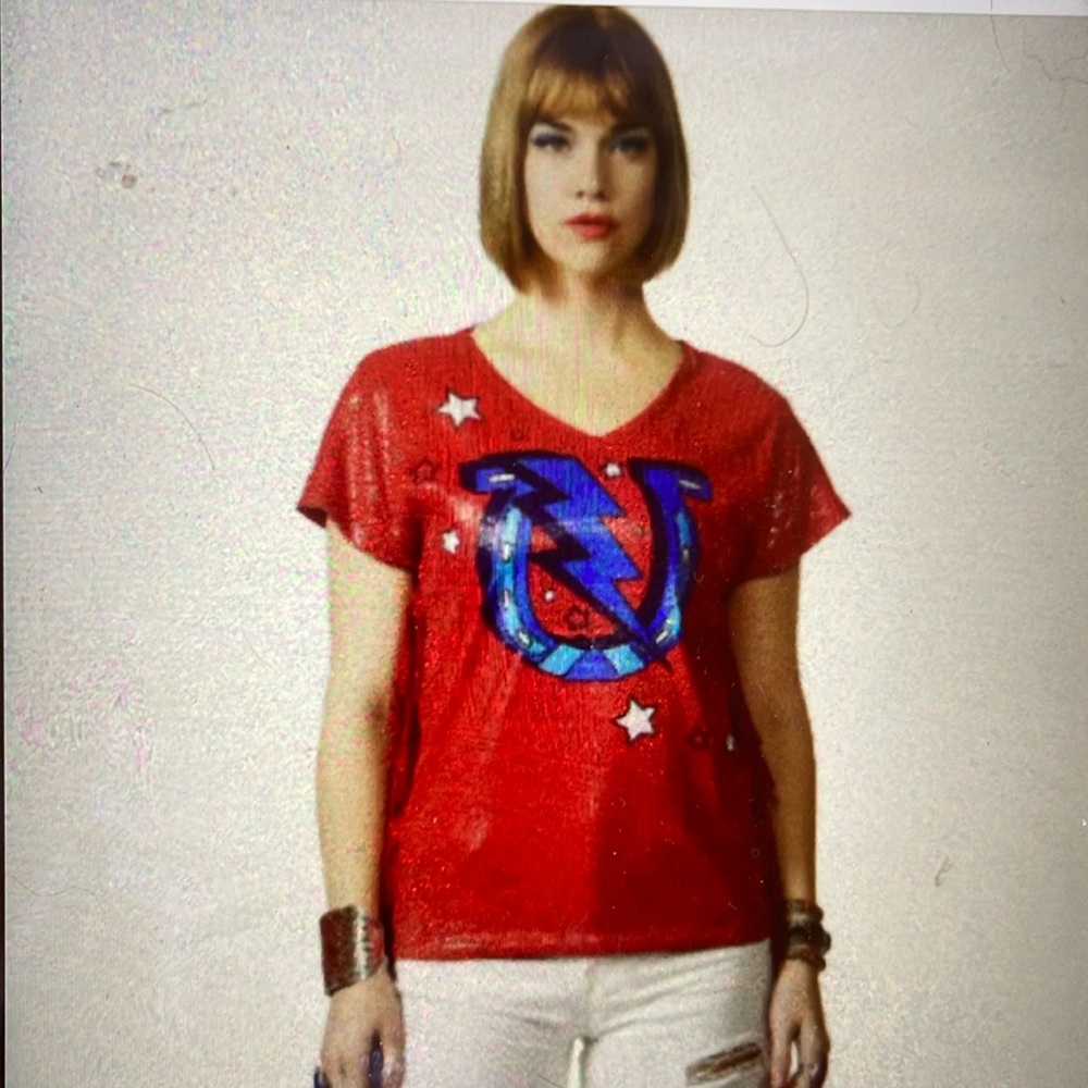 Double D Ranch Horseshoe Haven Top
Starbucks & Shimmery.Rocket Red Medium